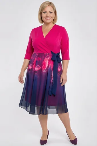 Roosa mustriga kleit