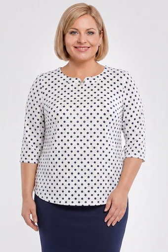 Valge täppide ja joontega pluus ning prossiga
