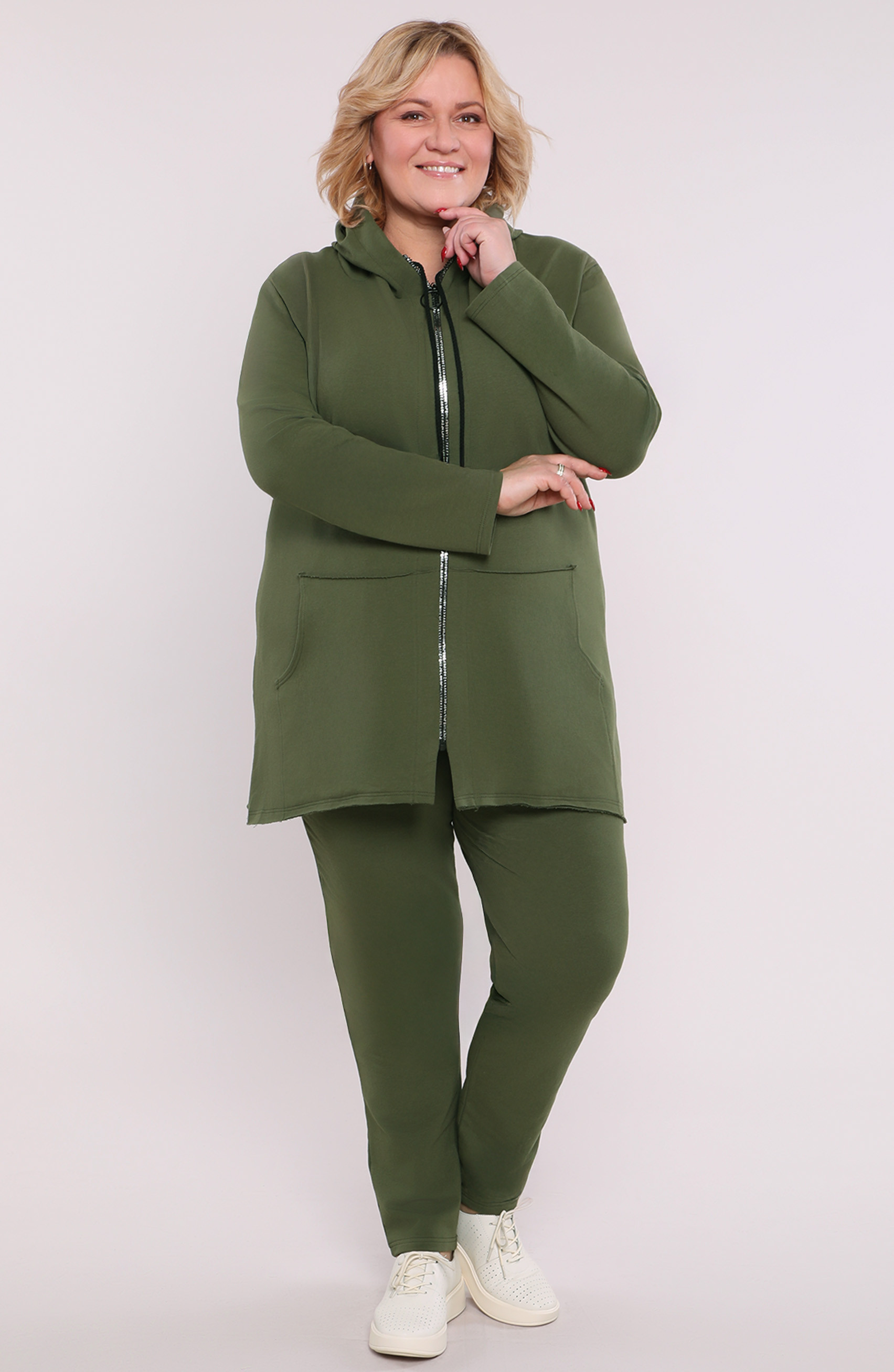 Khaki värvi dressipüksid kirjalukuga
