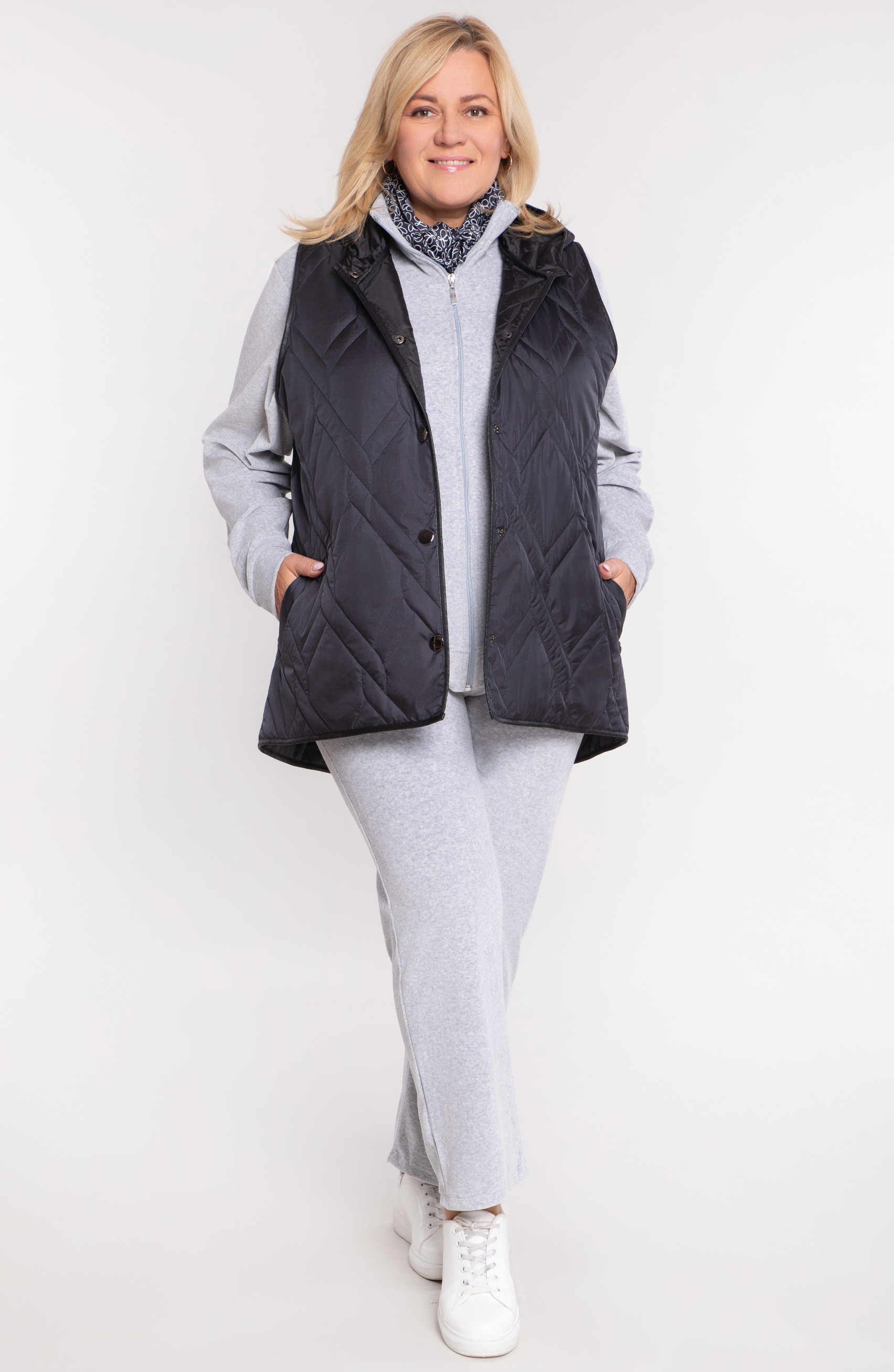 Grafiidist tepitud vest